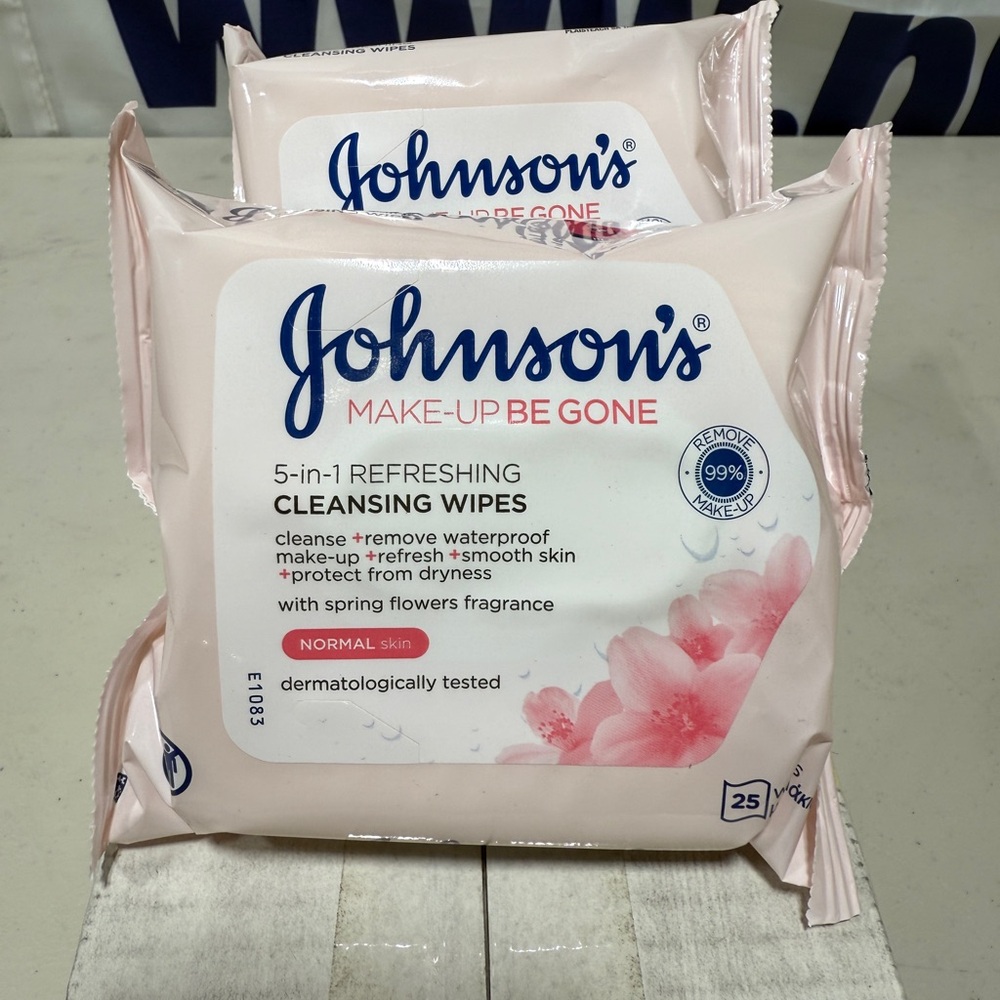 Johnson’s Makeup Be Gone 6 per box (25 wipes per pack) Normal Skin 5 in 1 .